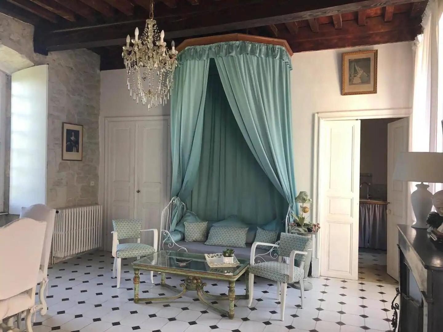 Appartement Spacieux Avec Deux Chambres Au Chateau Valence  Luaran gambar