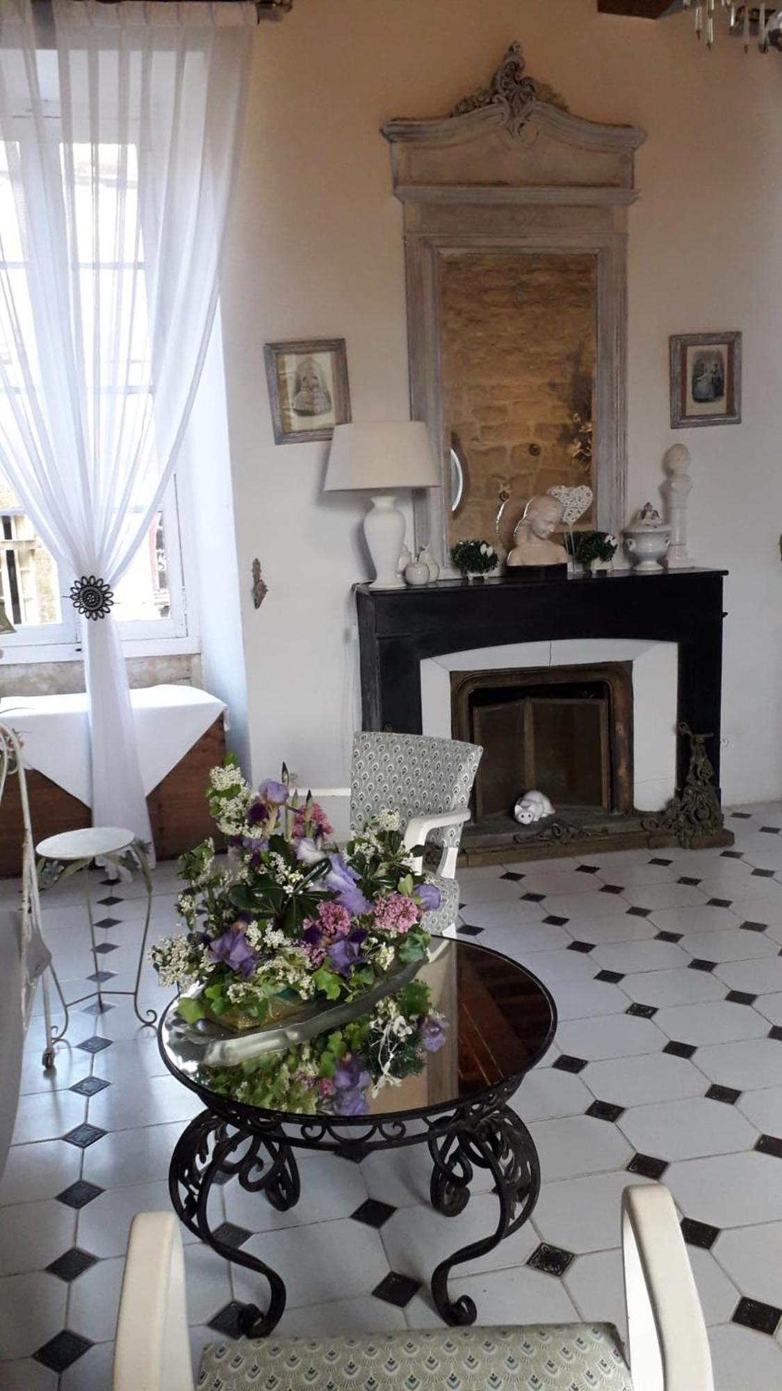 Appartement Spacieux Avec Deux Chambres Au Chateau Valence  Luaran gambar