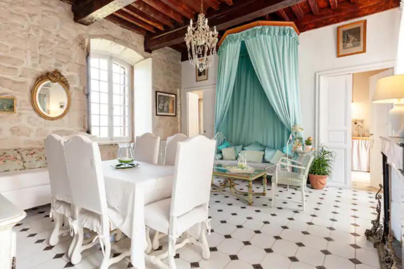 Appartement Spacieux Avec Deux Chambres Au Chateau Valence  Luaran gambar