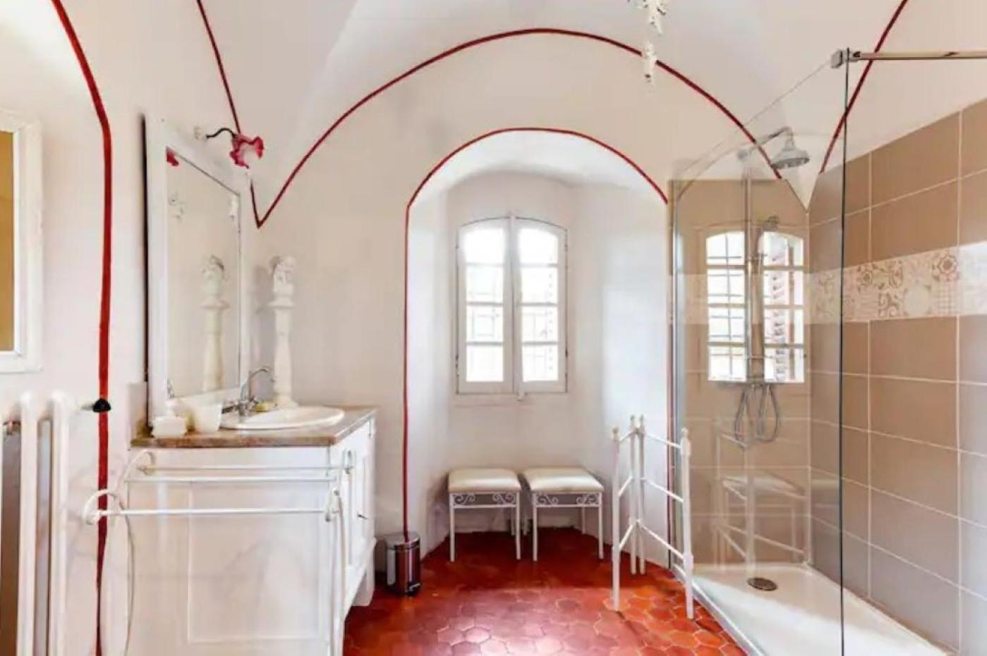 Appartement Spacieux Avec Deux Chambres Au Chateau Valence  Luaran gambar