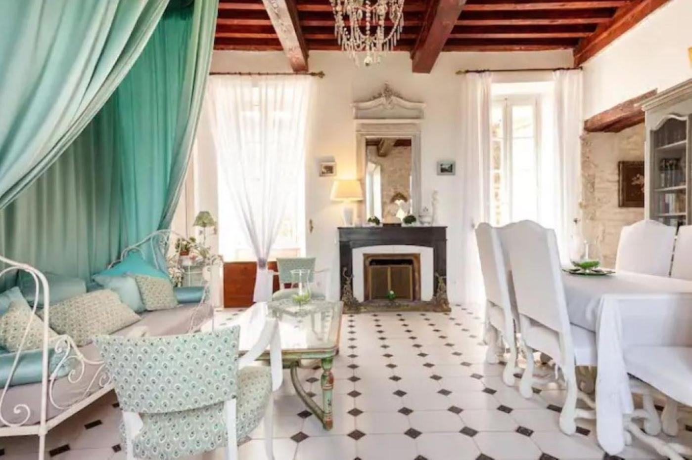 Appartement Spacieux Avec Deux Chambres Au Chateau Valence  Luaran gambar