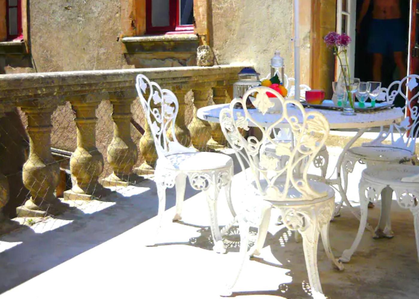 Appartement Spacieux Avec Deux Chambres Au Chateau Valence  Luaran gambar
