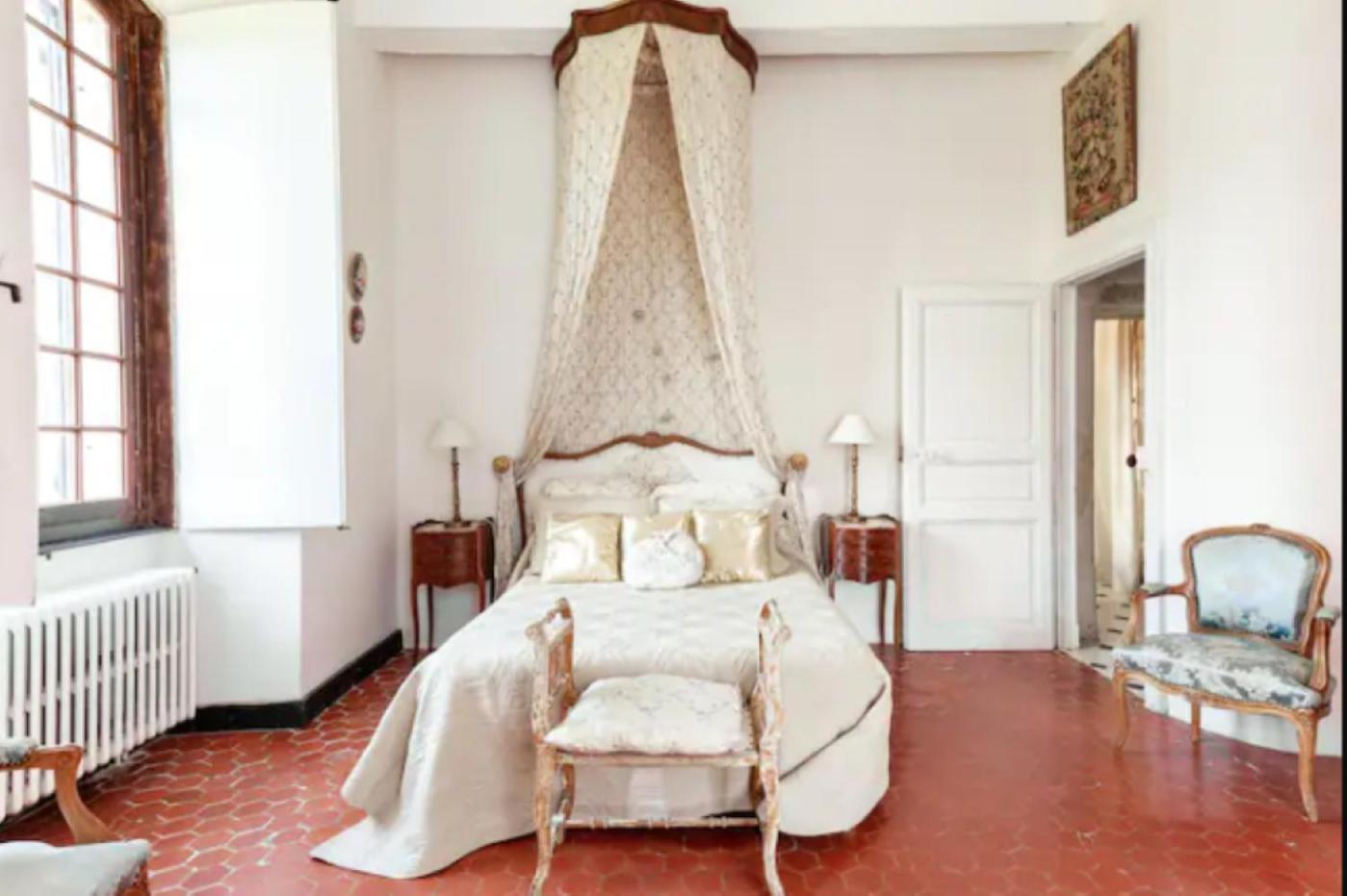 Appartement Spacieux Avec Deux Chambres Au Chateau Valence  Luaran gambar