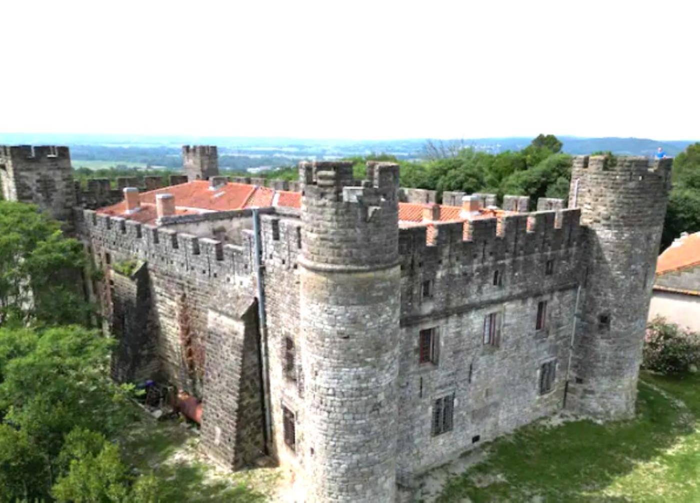 Appartement Spacieux Avec Deux Chambres Au Chateau Valence  Luaran gambar
