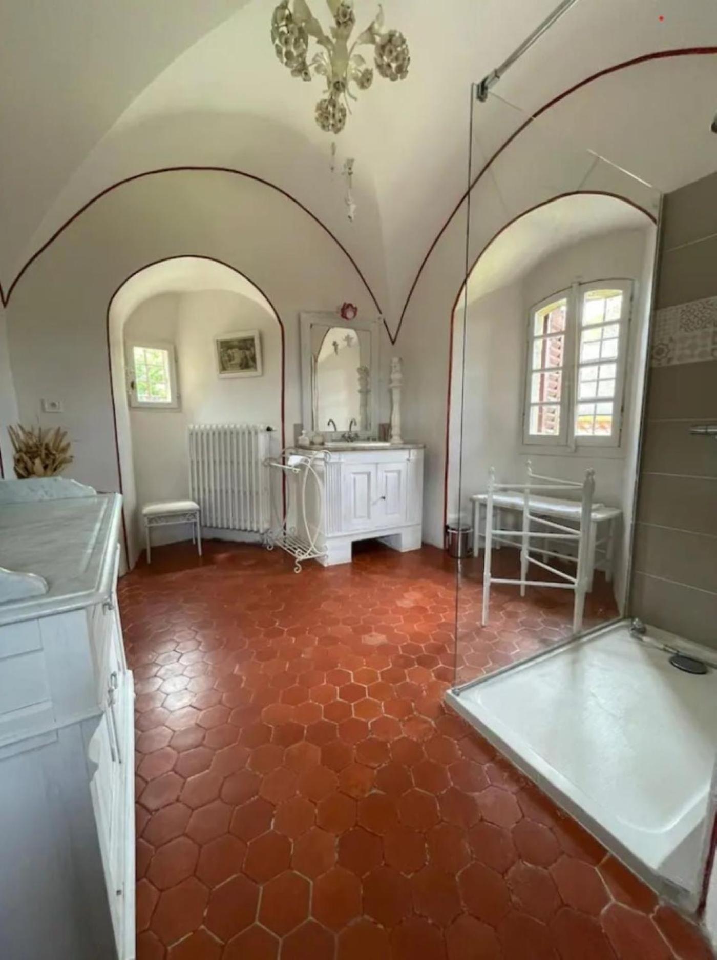 Appartement Spacieux Avec Deux Chambres Au Chateau Valence  Luaran gambar