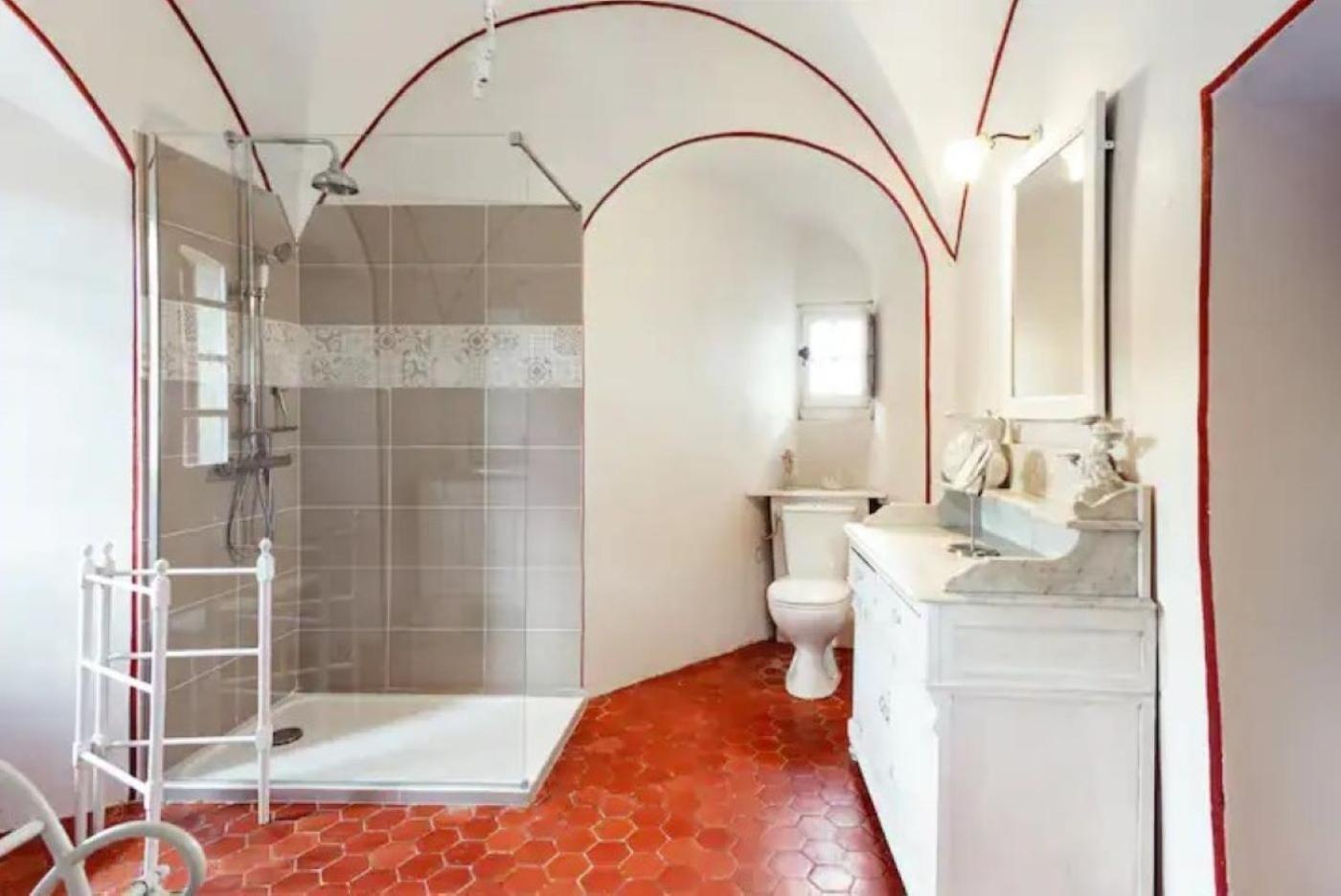 Appartement Spacieux Avec Deux Chambres Au Chateau Valence  Luaran gambar